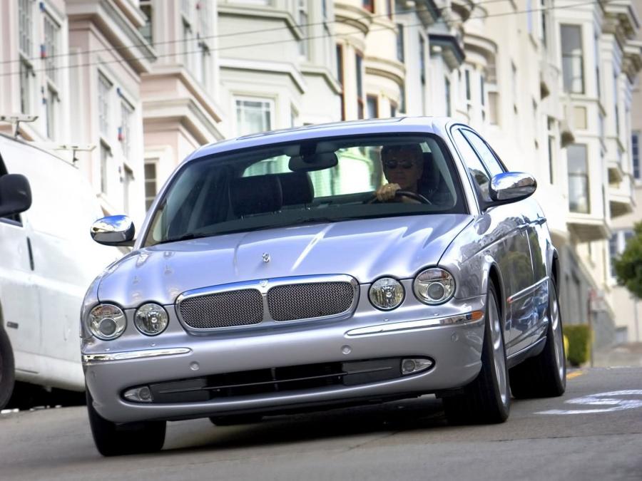  Jaguar XJ Super V8 2003 года  (фото 26 из 46)